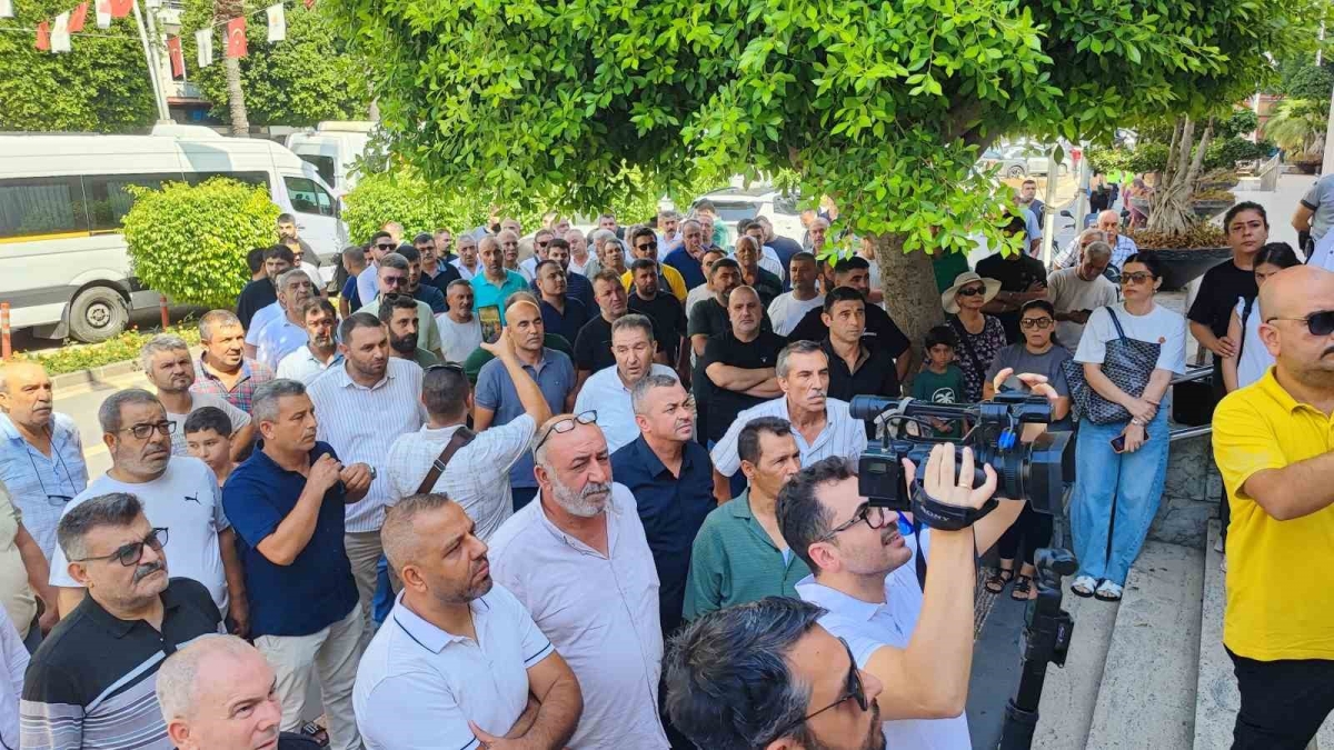 Adana’da servisçilerin ’S’ plaka tepkisi

