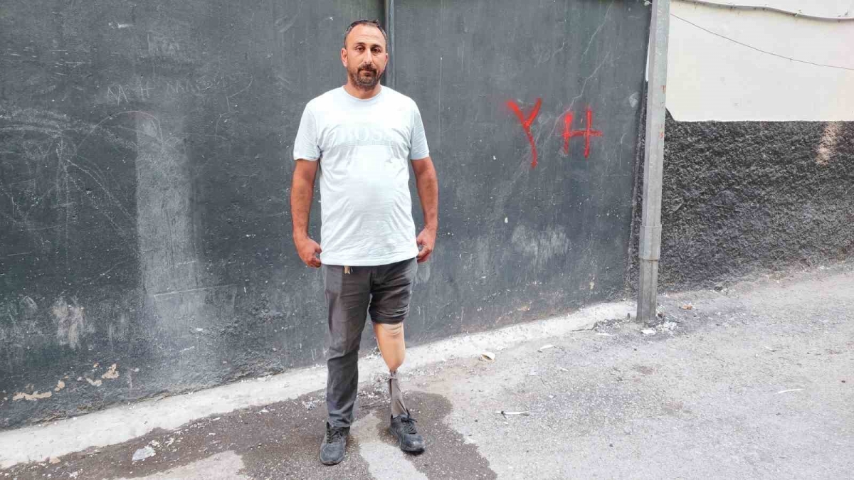 Protez bacaklı temizlik görevlisi 700 lira alacağı için İBAN verdi, 16 yıllık işinden oldu
