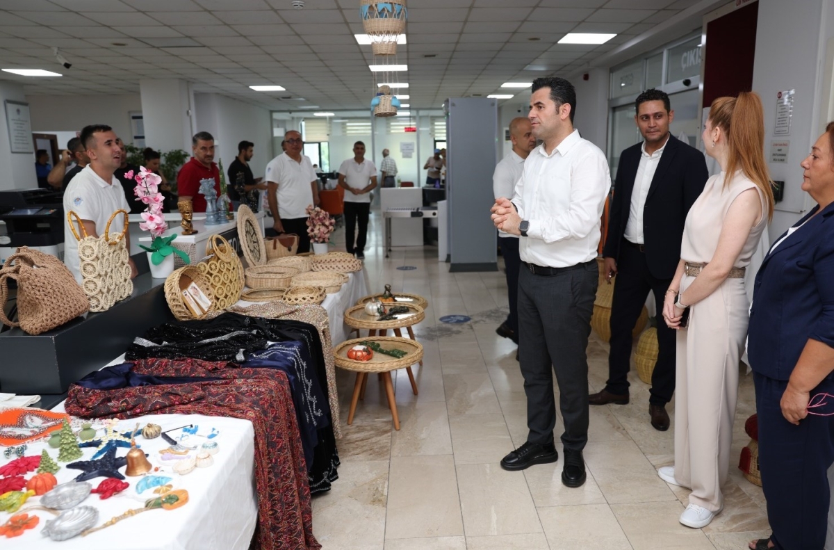 Akdeniz’de ’Emekten Sahneye’ yılsonu sergisi

