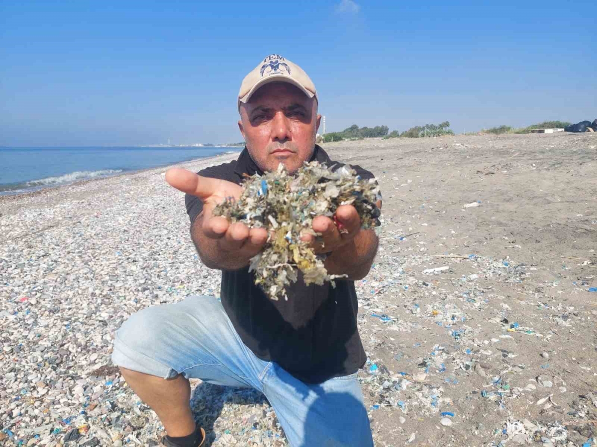Tarsus-Kazanlı sahilinde plastik kirliliği
