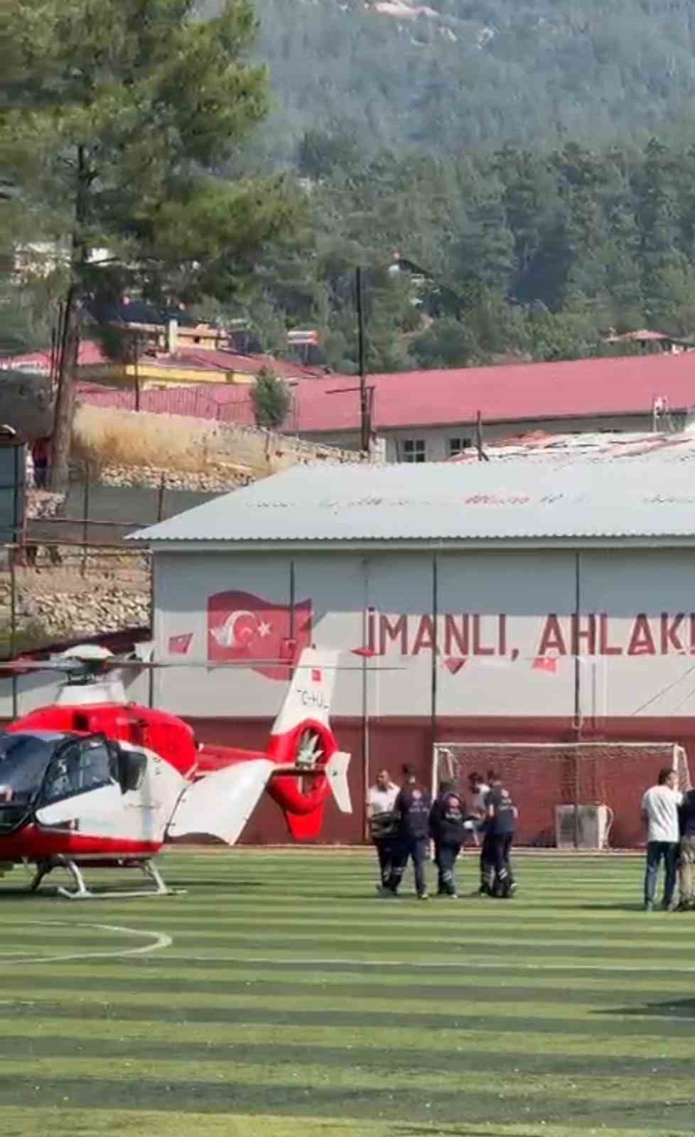 Kalp krizi geçiren vatandaş helikopter ambulansla hastaneye kaldırıldı
