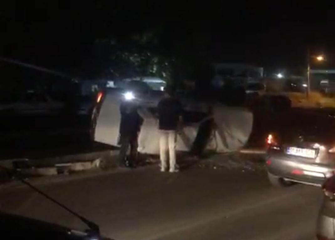 Yan yatan otomobilde emniyet kemeri hayat kurtardı
