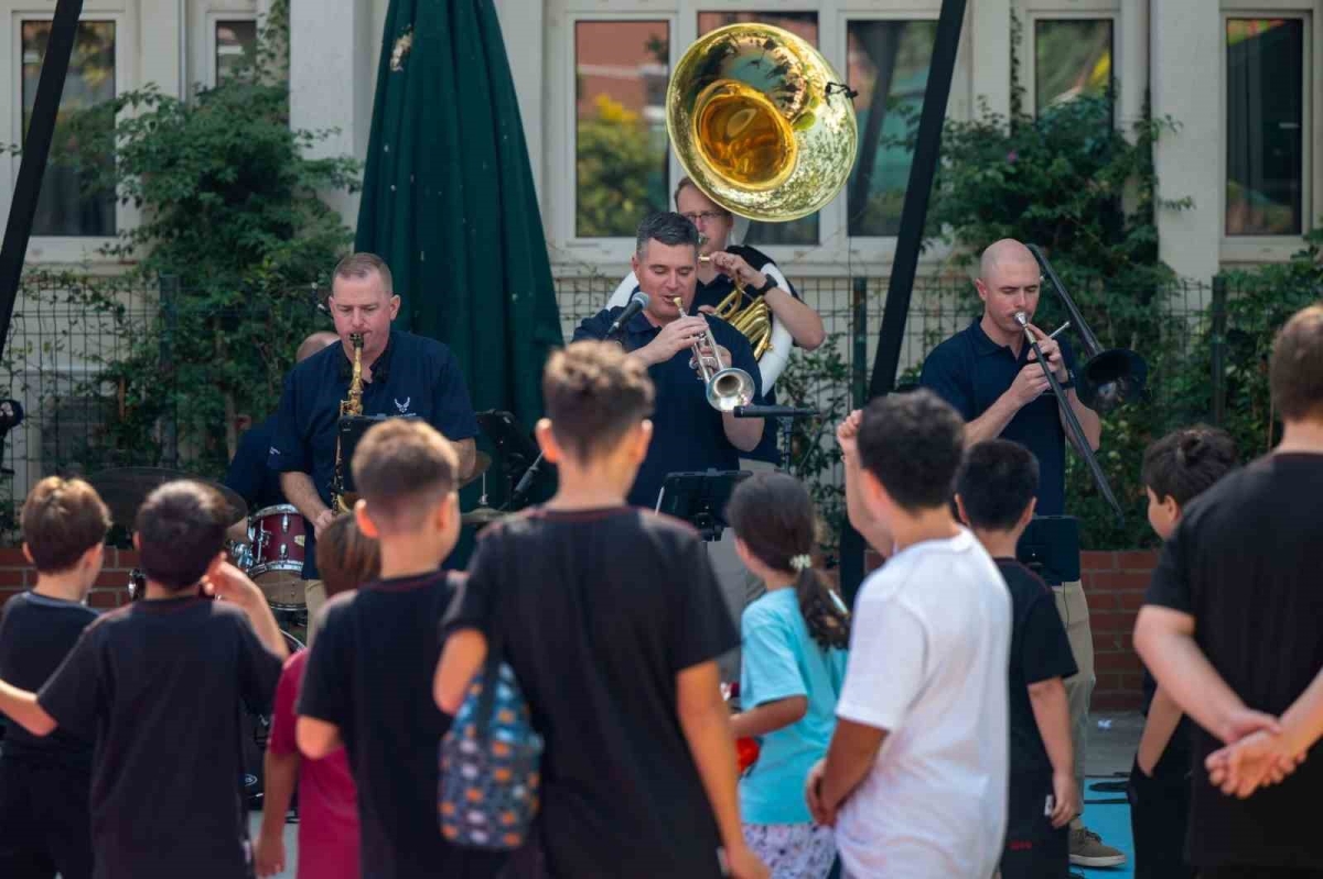 ABD Hava Kuvvetleri Orkestrası Adana’da müzik ziyafeti sundu
