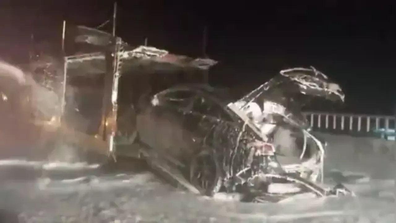 Osmaniye’de araç yüklü tırda yangın: 3 araç kullanılamaz hale geldi
