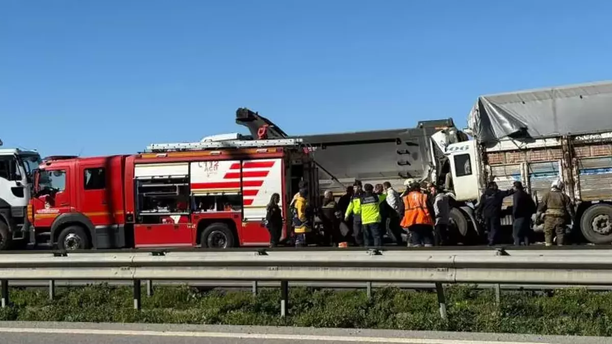 Hatay’da aynı istikametteki kamyonlar çarpıştı: 1 ölü
