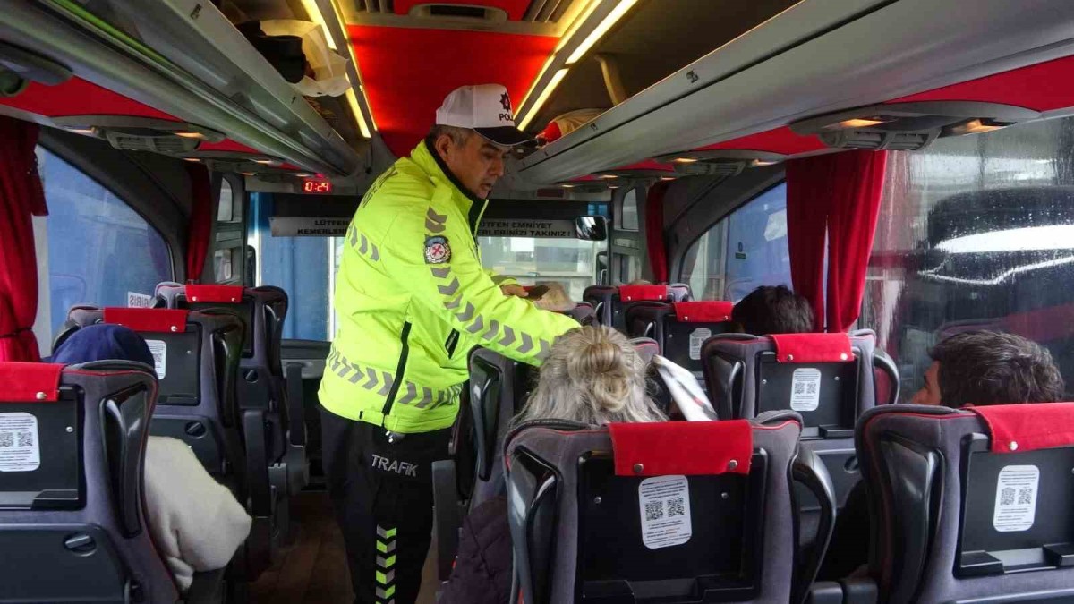 Ramazan Bayramı öncesi otobüs terminalinde trafik denetimi
