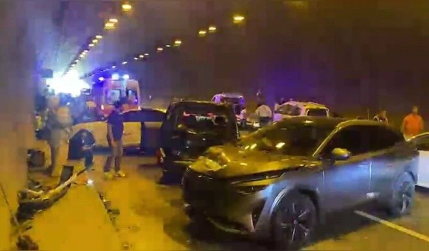 Osmaniye’de 6 araçın karıştığı zincirleme kazanın araç içi kamera görüntüsü ortaya çıktı
