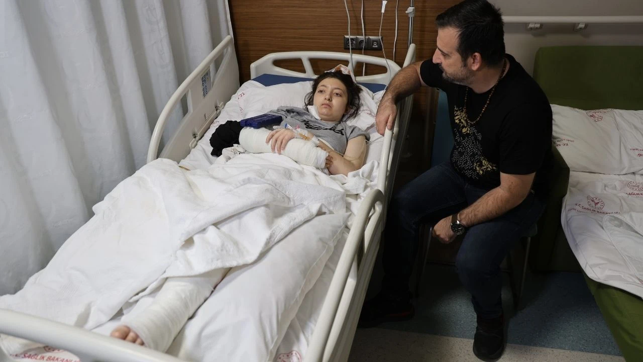 Adana’da 12’nci kattan düşüp hayata tutunan çocuk taburcu edildi
