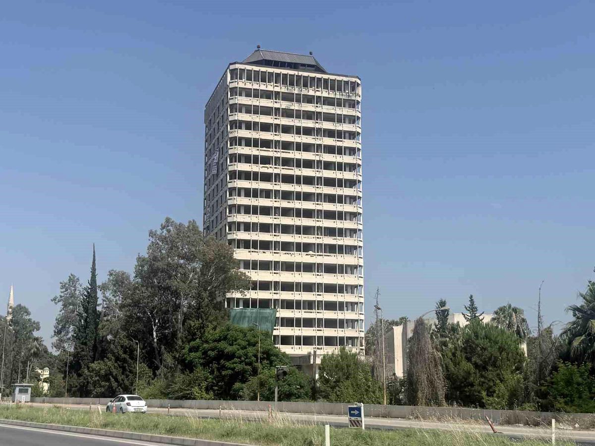 Adana’da 16 katlı Çukobirlik hizmet binası 2 bin 700 dinamitle yıkılacak
