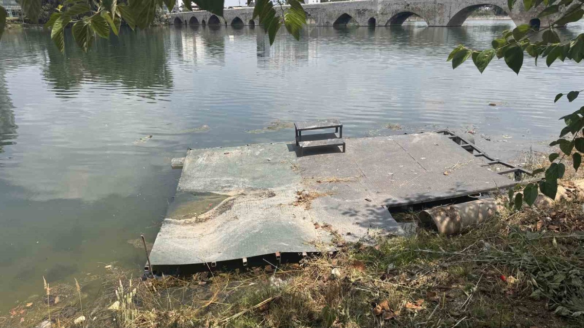 Adana’da Seyhan Nehri ve çevresindeki kirliliğe vatandaştan tepki
