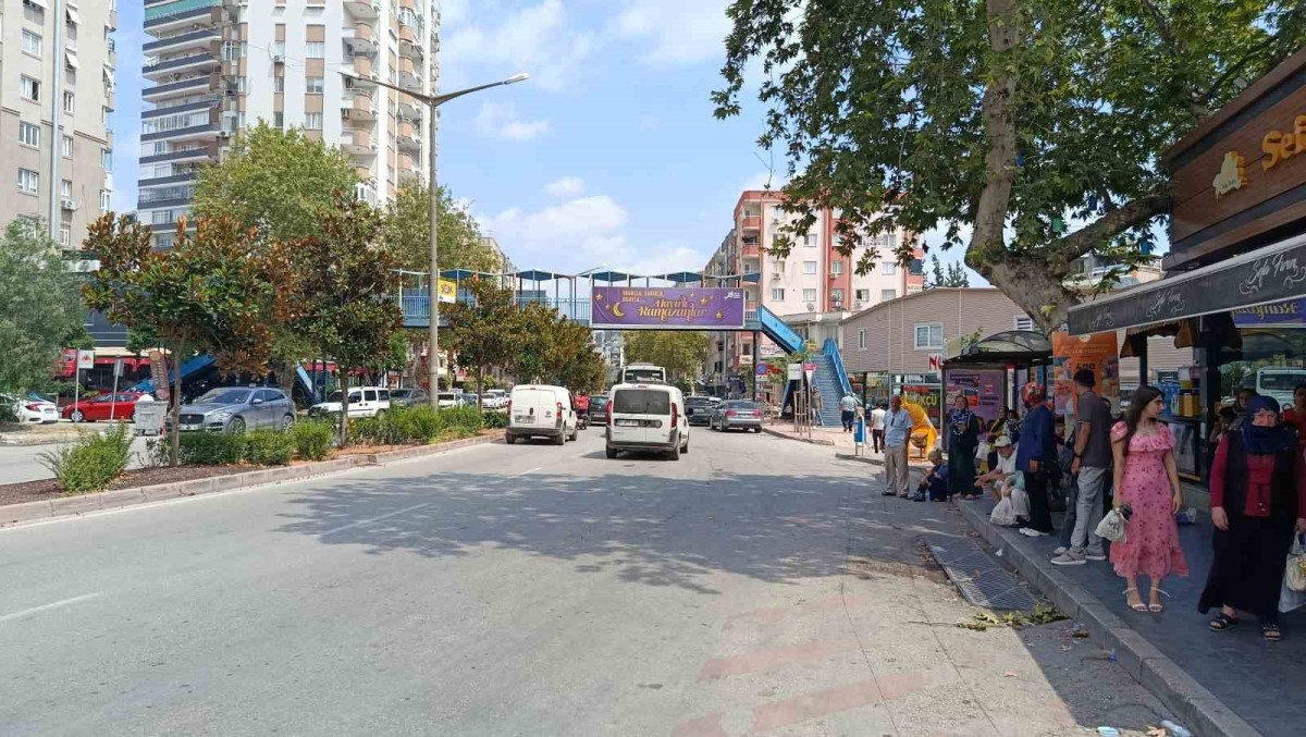 Yolcu minibüsünün yaya geçidinde çarptığı genç kız öldü
