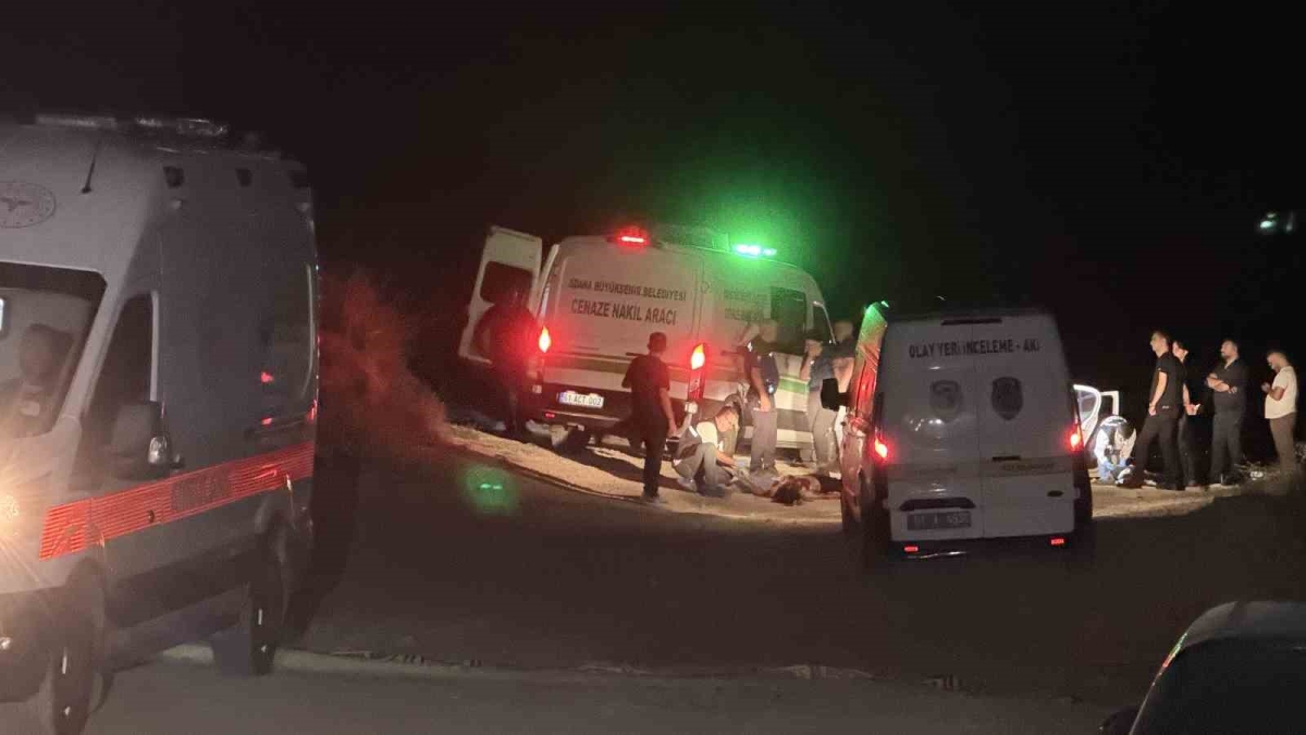 Adana’da 1 kadın ve 2 erkek uğradıkları silahlı saldırı sonucu tabancayla vurularak öldürüldü
