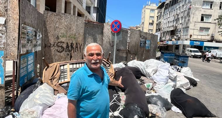 Seyhan’da çöp konteynerleri taştı, cadde ve sokaklar çöple doldu

