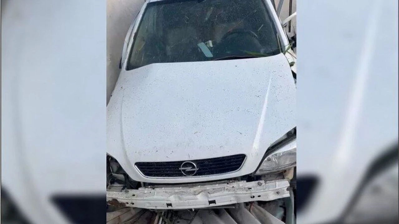 Kontrolden çıkan otomobil seraya yuvarlandı: Ölü sayısı 2’ye çıktı
