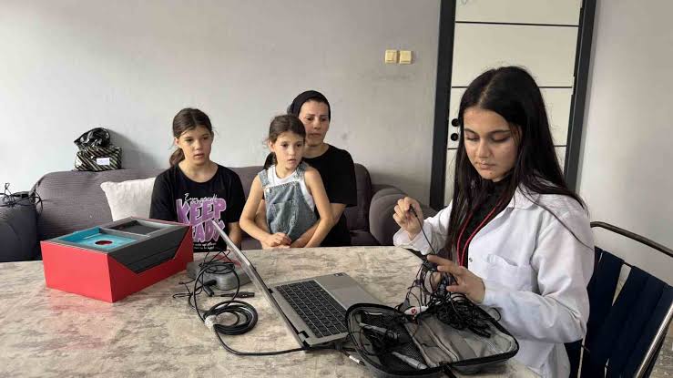 4 yıldır duyamayan Ayşegül, yeniden duymanın mutluluğunu yaşadı