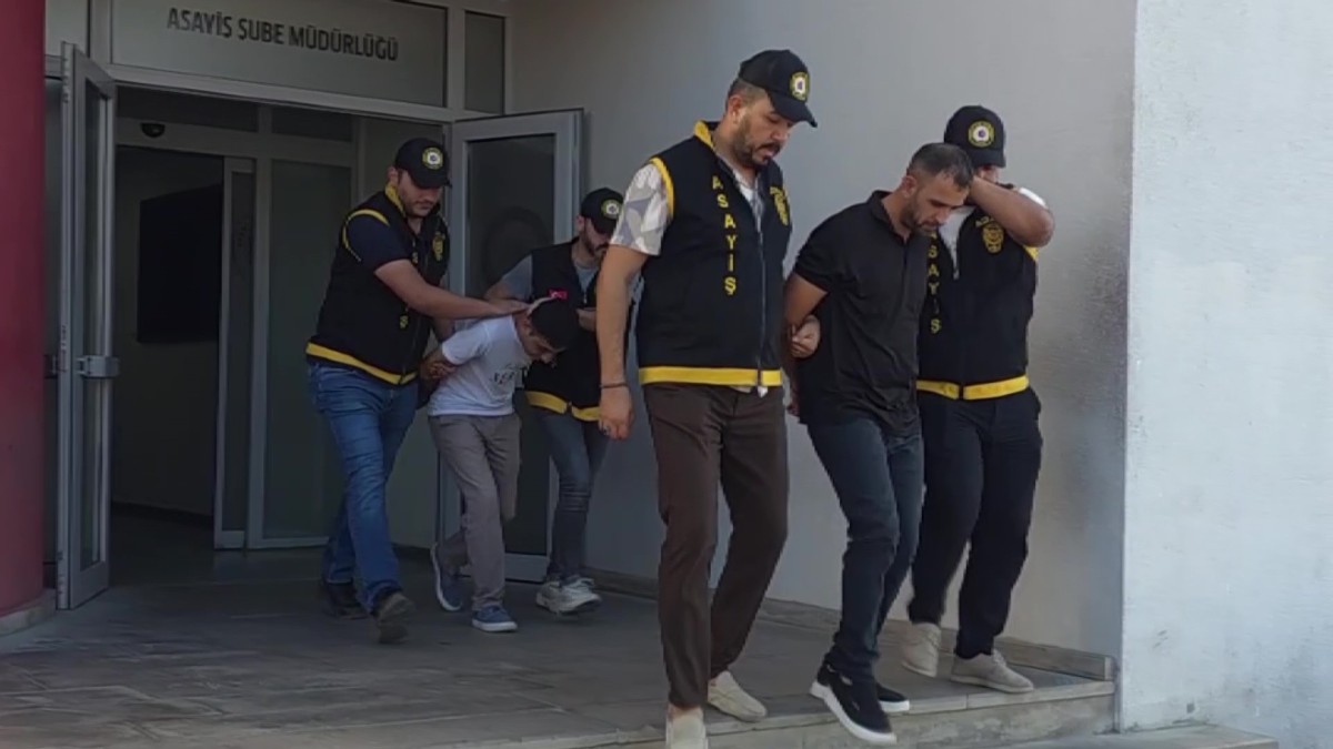 Adana’da 25 yıla kadar hapis cezasıyla aranan hükümlüler şafak operasyonuyla yakalandı