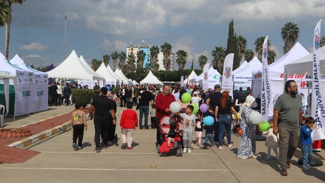 Adana’da aileler bağımlılığa karşı festivalde buluştu
