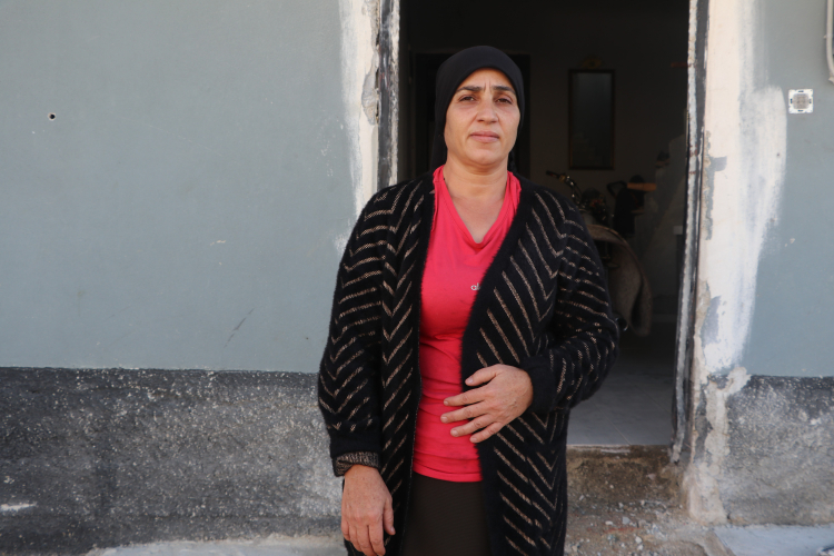 Evine el yapımı patlayıcı atılan kadın, oğlunun öldürülmesinden korkuyor