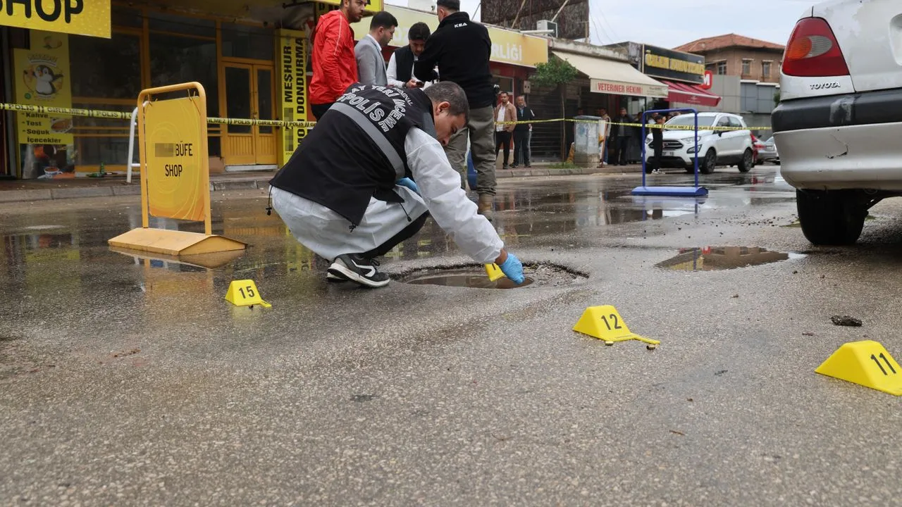 Adana’da tekel bayisine silahlı saldırı
